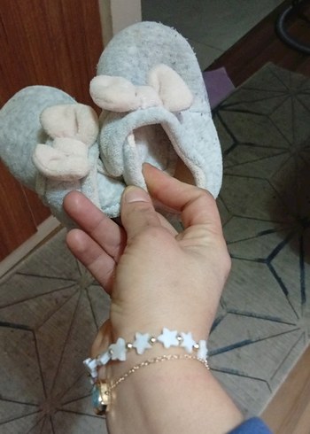 Kızlar için Beyaz Peluş Fiyonk Detaylı Terlik - Görsel 3