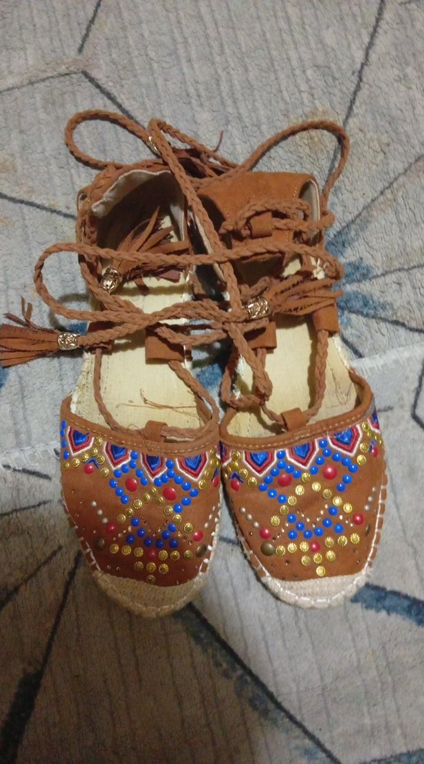 Renkli Nakışlı Süet Dolgu Topuklu Sandalet - Görsel 2