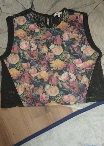 Çiçekli Dantelli Kolsuz Mini Bluz
