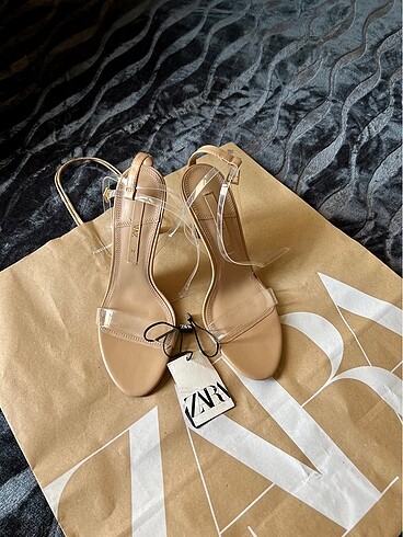 Zara vinil topuklu sandalet