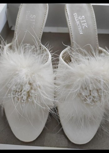 Diğer Tüylü İşlemeli Beyaz Stiletto Kadın Terlik