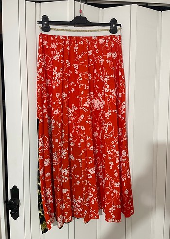 Desenli Kırmızı Drapeli Uzun Etek - Görsel 3