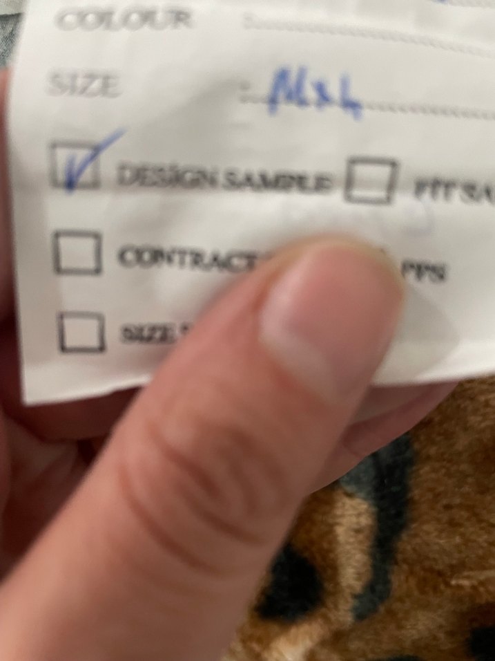 Gri Gotik Desenli Masa Örtüsü - Görsel 2