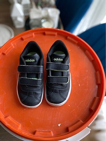 24 Beden Adidas çocuk ayakkabısı