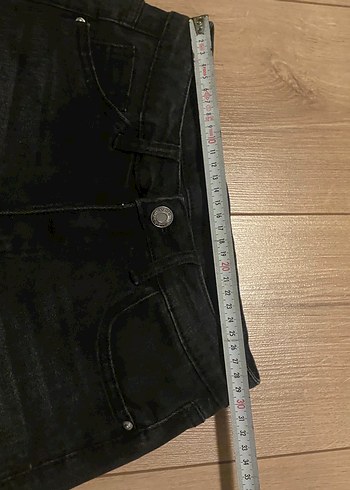 Düğmeli Siyah Mini Kadın Denim Şort - Görsel 2