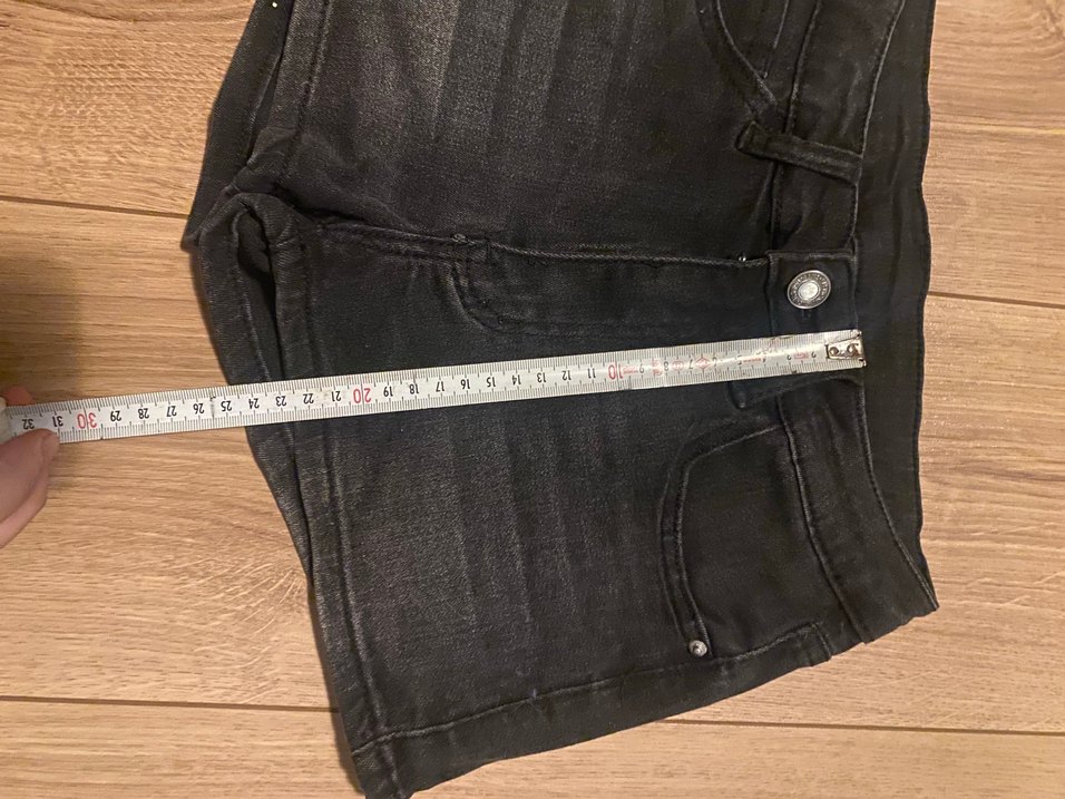 Düğmeli Siyah Mini Kadın Denim Şort - Görsel 3