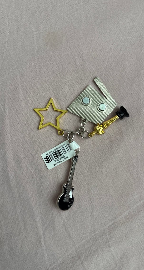 Altın Renkli Rock Punk Temalı Anahtarlık - Görsel 2