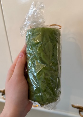 Yeşil Kabartmalı Sütun Mum - Görsel 3