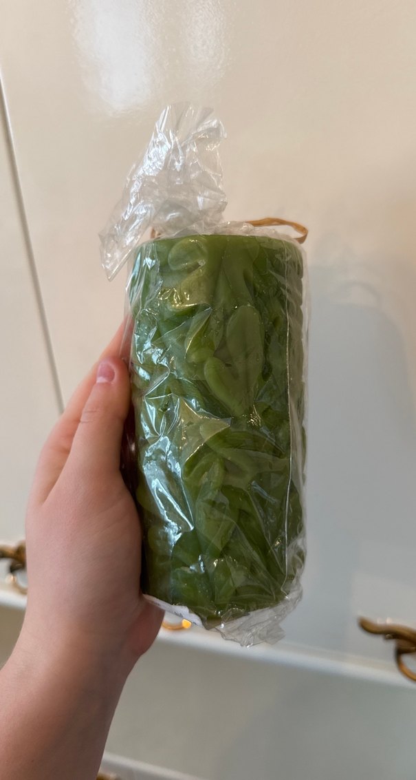 Yeşil Kabartmalı Sütun Mum - Görsel 3