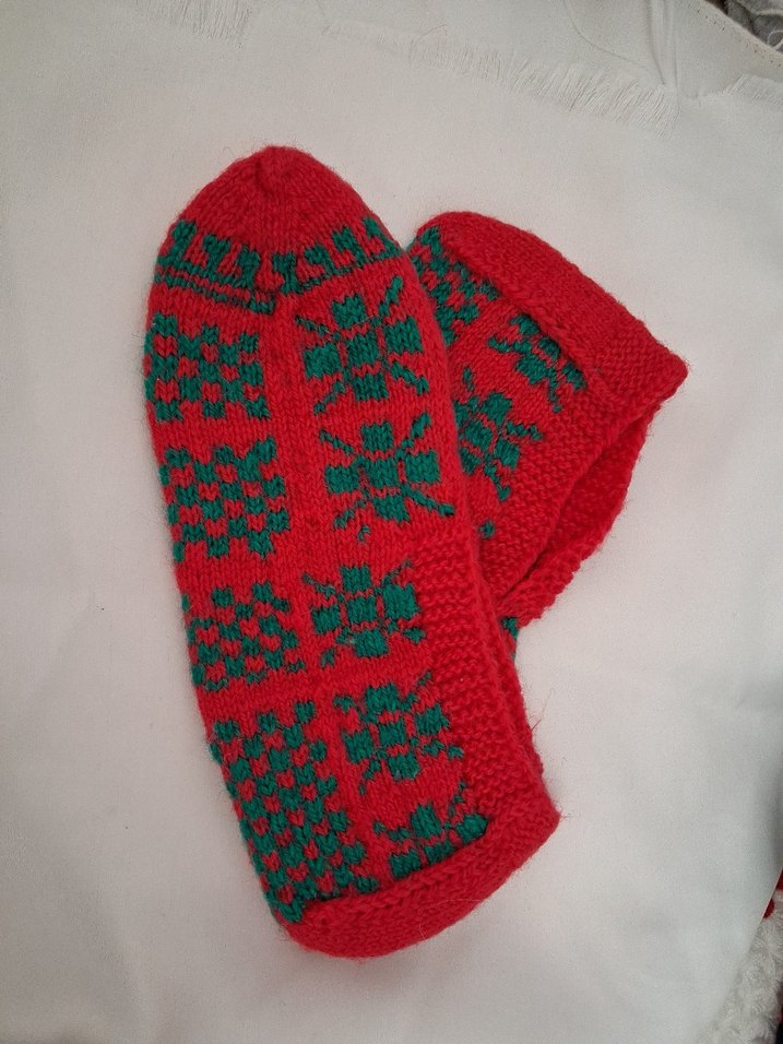 Nakışlı Kırmızılı yeşilii Örgü çorap - Görsel 2