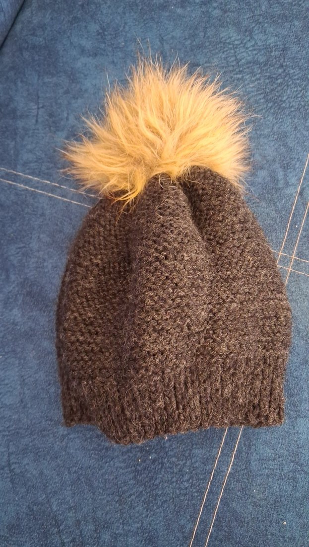 Siyah Kürklü Kadın Bere - Görsel 2