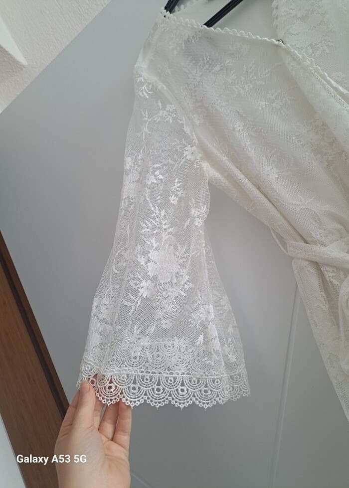 Beyaz Dantelli elbise Nikahlarda tercih edilebilen bir modeldir. - Görsel 3