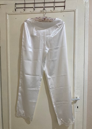 İşlemeli Beyaz Uzun Kadın Sabahlık - Görsel 6