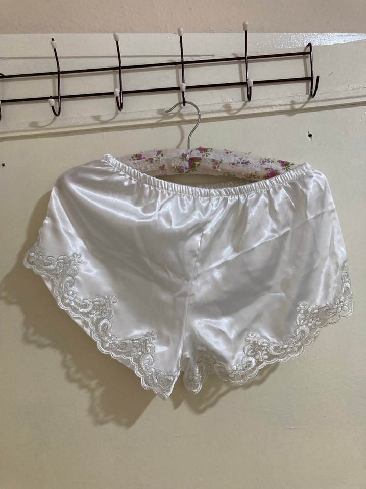 İşlemeli Beyaz Uzun Kadın Sabahlık - Görsel 3