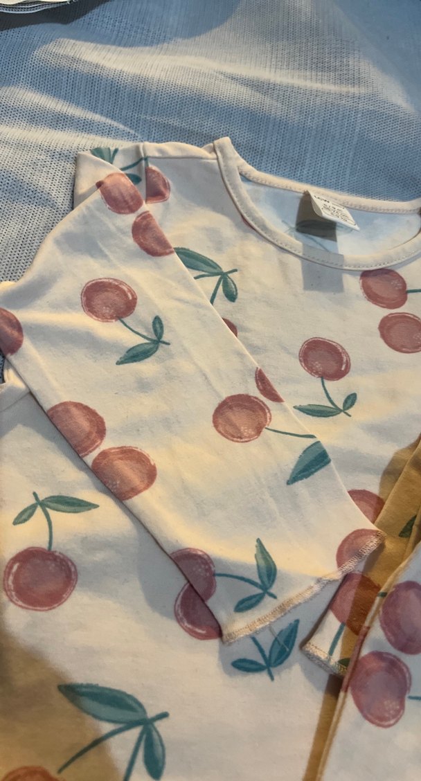 Beyaz Kiraz Desenli Kız Çocuk Uzun Kollu Pamuklu Tişört - Görsel 3