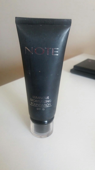 Note Luminous Moisturizing FoundationSPF15