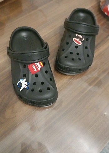 Erkek Çocuk Siyah Baskılı Tokalı Terlik - Görsel 2