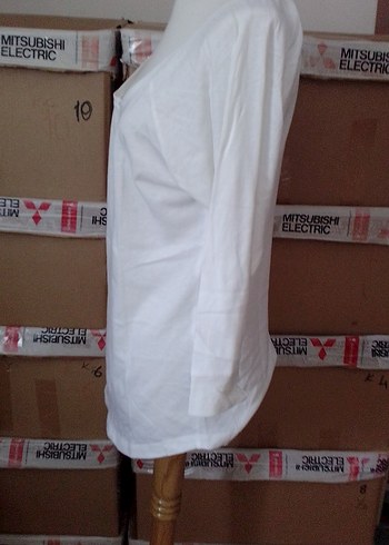 Uzun Kollu Beyaz Tişörtü - Görsel 3