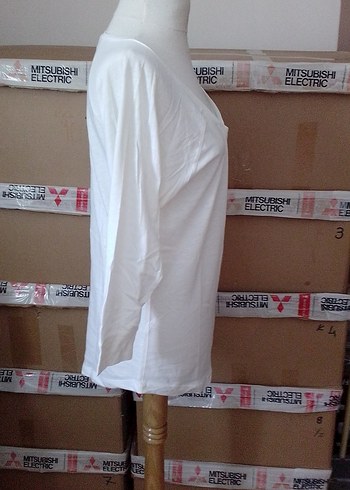 Uzun Kollu Beyaz Tişörtü - Görsel 5