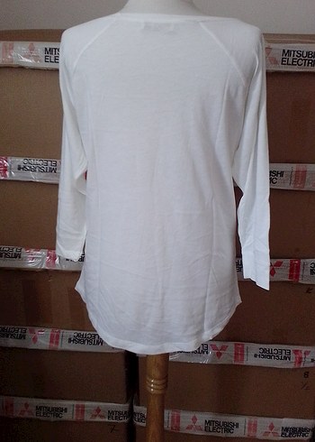 Uzun Kollu Beyaz Tişörtü - Görsel 4