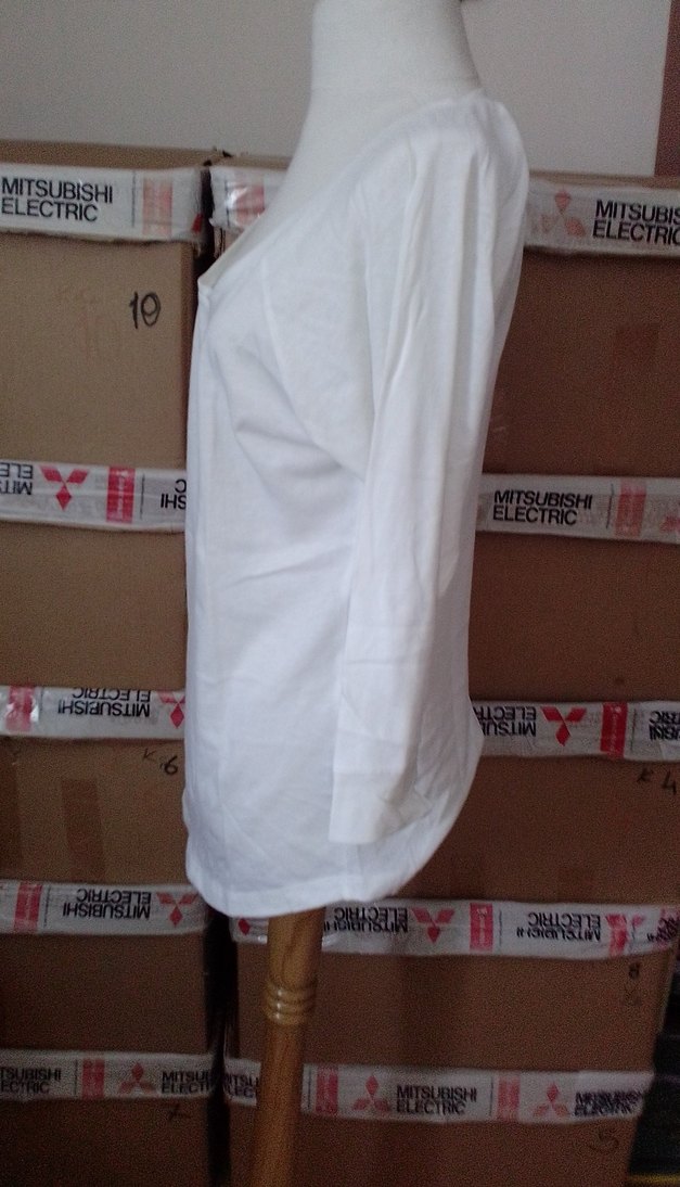 Uzun Kollu Beyaz Tişörtü - Görsel 3