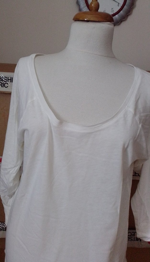 Uzun Kollu Beyaz Tişörtü - Görsel 2