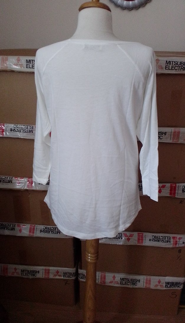 Uzun Kollu Beyaz Tişörtü - Görsel 4