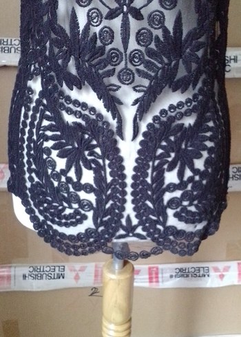 Dantel İşlemeli Siyah Kolsuz Midi Yelek - Görsel 9