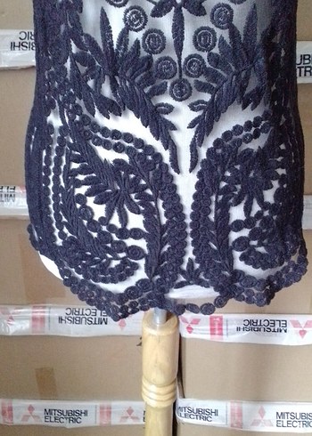 Dantel İşlemeli Siyah Kolsuz Midi Yelek - Görsel 3