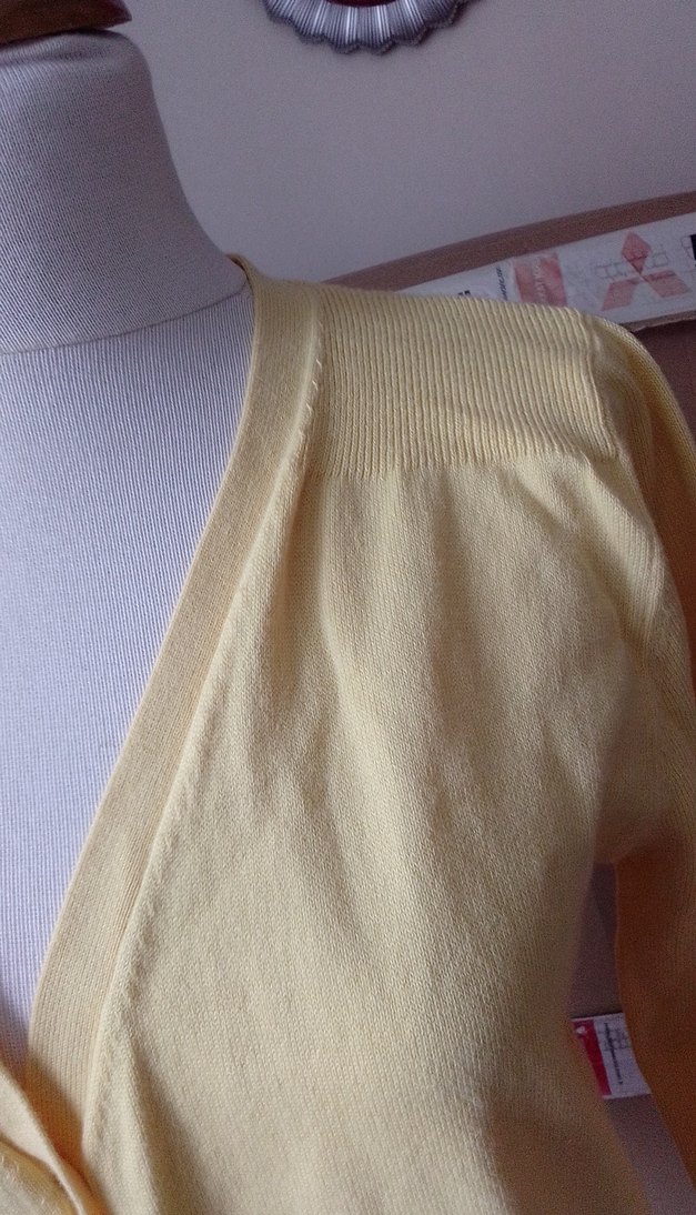 Sarı V Yaka Pamuklu Düğmeli Hırka - Görsel 5