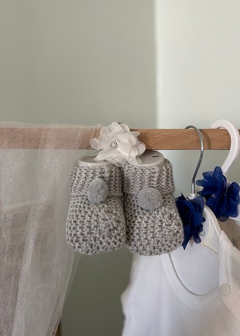 Renkli Nakışlı Kız Bebek Örgü Patik - Görsel 4