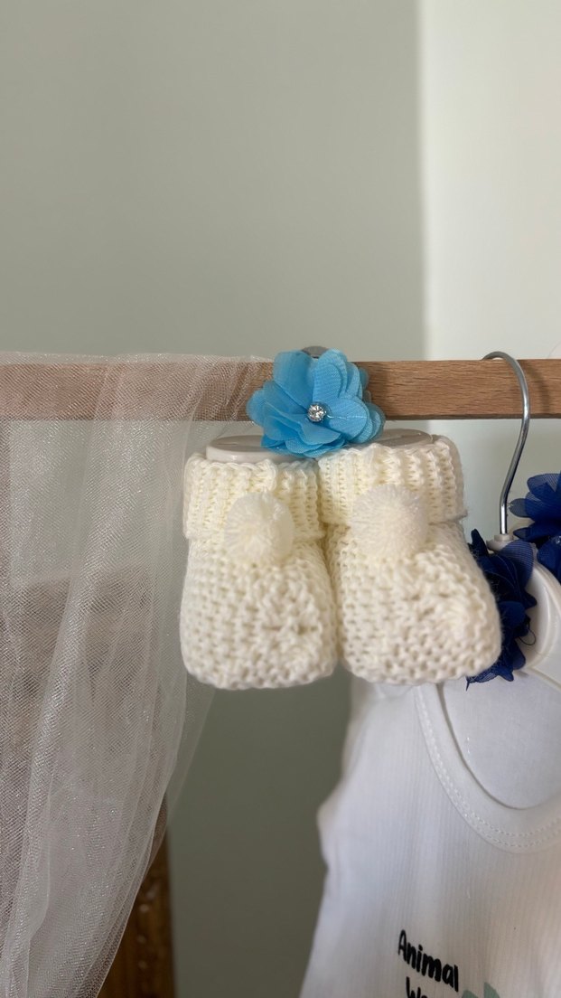 Renkli Nakışlı Kız Bebek Örgü Patik - Görsel 3