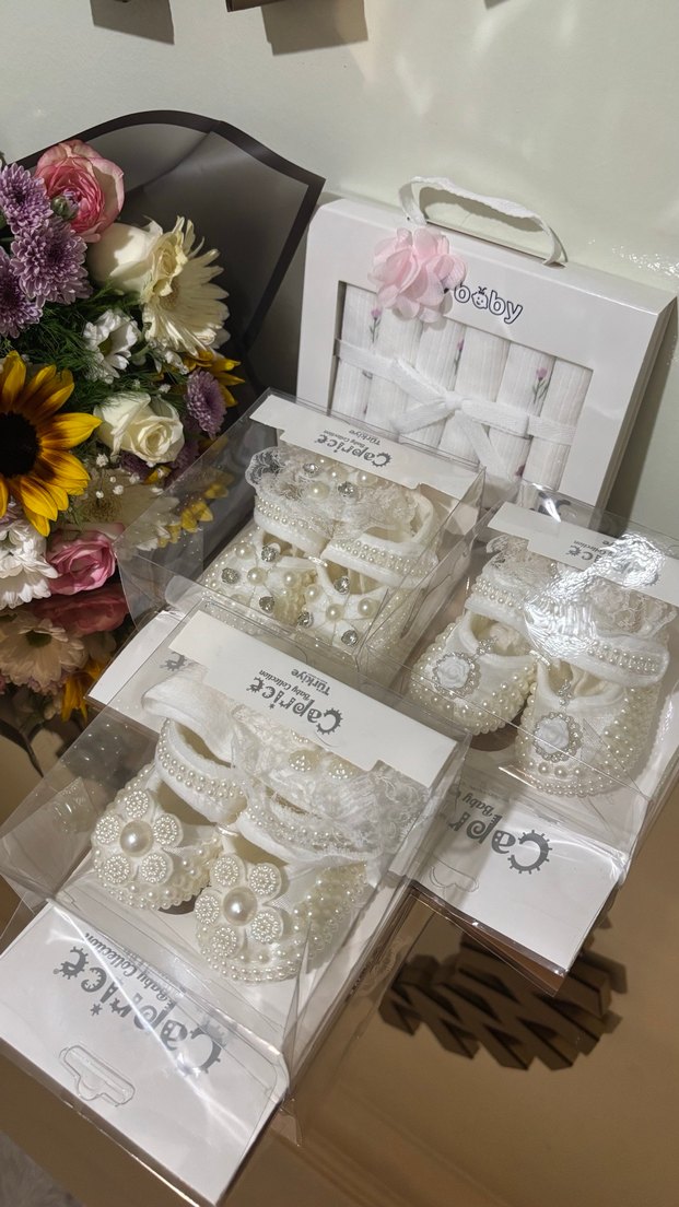 Kız Bebek Beyaz Örgü Dantelli Nakışlı Patik - Görsel 2