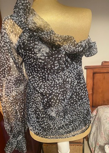 Tek kol Desenli Fırfırlı Uzun Kollu Bluz - Görsel 3