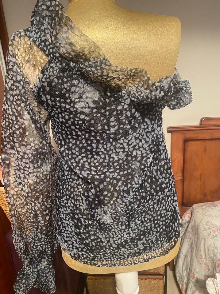 Tek kol Desenli Fırfırlı Uzun Kollu Bluz - Görsel 3