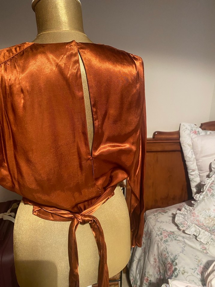 Drapeli saten bluz - Görsel 2