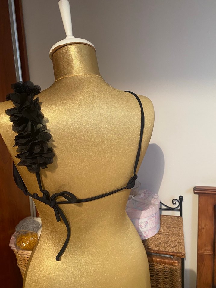 Siyah Fırfırlı Strappy Bikini Üstü - Görsel 4