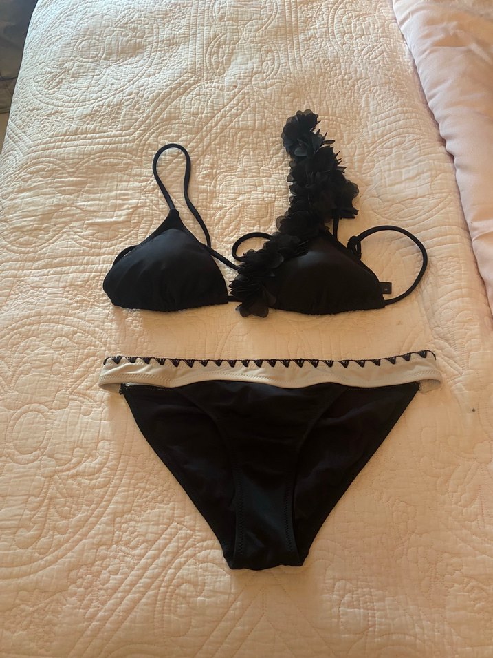 Siyah Fırfırlı Strappy Bikini Üstü - Görsel 2