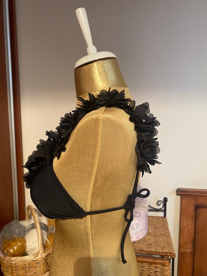 Siyah Fırfırlı Strappy Bikini Üstü - Görsel 3