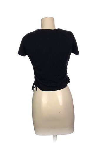 m Beden PreLoved T-shirt %70 İndirimli.