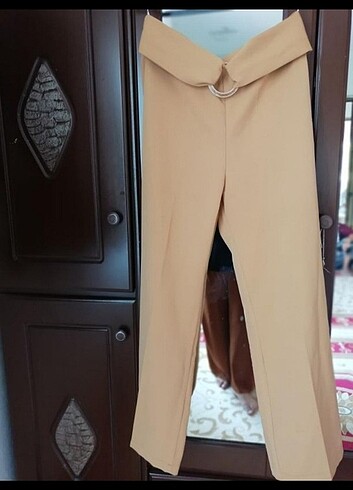 Diğer Kadın krem kumaş pantolon kemer detaylı