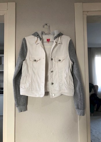 Gri Kol Detaylı Beyaz Denim Ceket