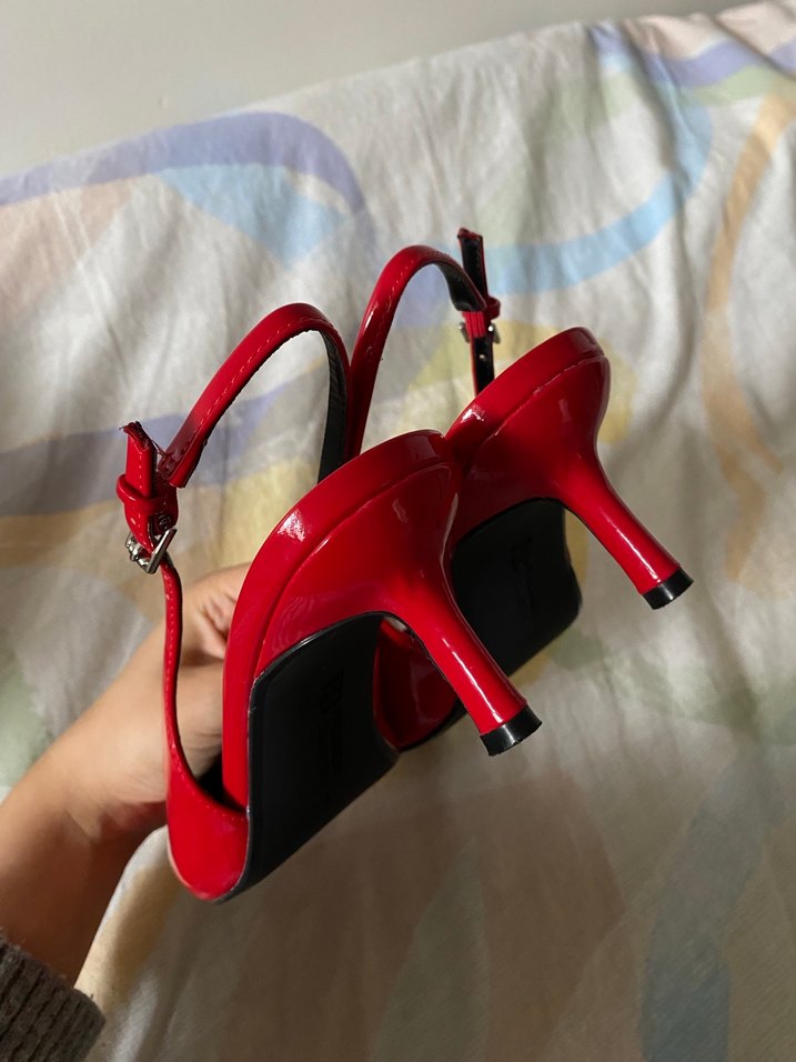 Kırmızı Tokalı Stiletto Topuklu Kadın Ayakkabı - Görsel 5