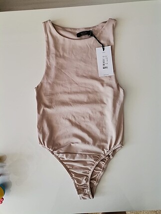 Etiketli bodysuit