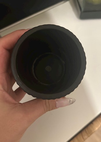 Siyah Renkli Kabartmalı Vazo - Görsel 2