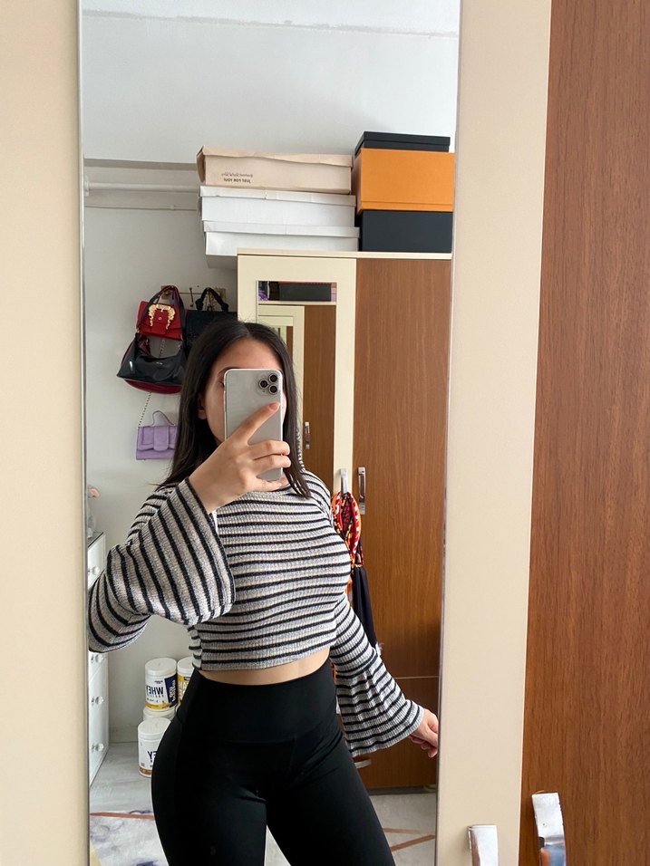 Çizgili crop bluz - Görsel 2