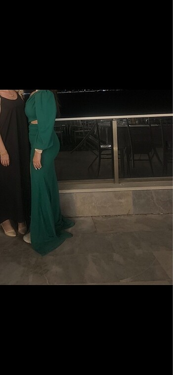 l Beden yeşil Renk Tek kol yeşil renk yırtmaçlı bel detaylı uzun abiye elbise L be