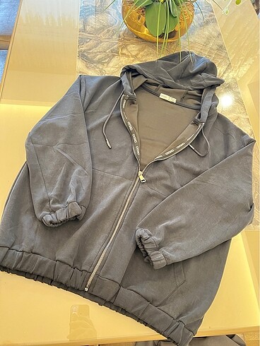 OYSHO HIRKA