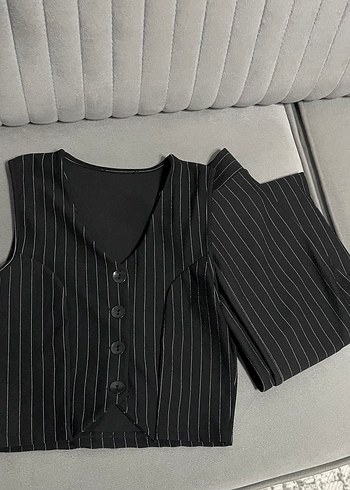 Düğmeli V Yaka Siyah Çizgili Kadın Yelek - Görsel 2
