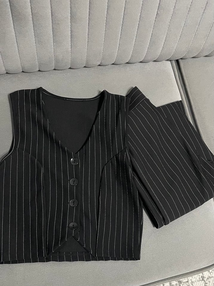 Düğmeli V Yaka Siyah Çizgili Kadın Yelek - Görsel 2
